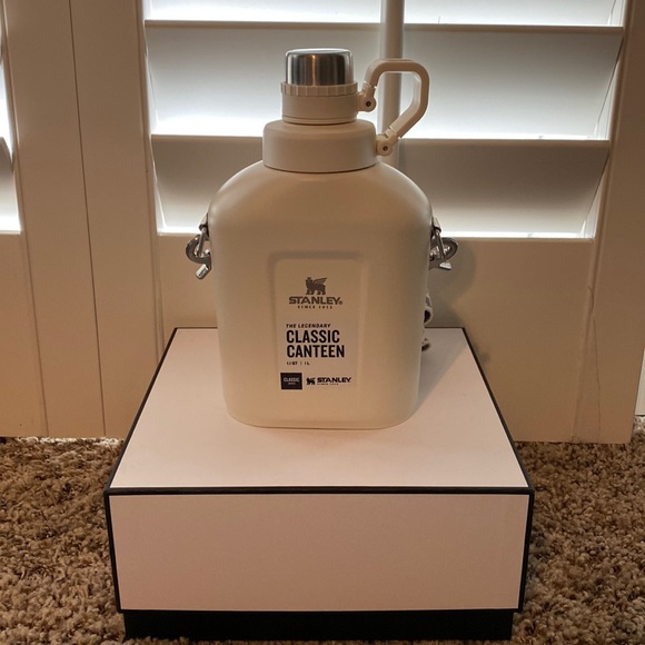 NWT Stanley canteen cream color **sold out online** - Picture 1 of 6